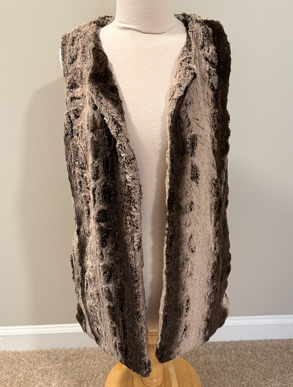 Betsey Johnson Women Small Vest Faux Fur Brown Taupe Stripe Open Front Glam Coat